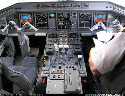 E175 cockpit
